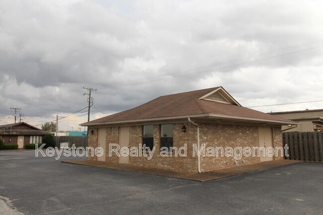 Building Photo - 102 Laurel Cove Dr
