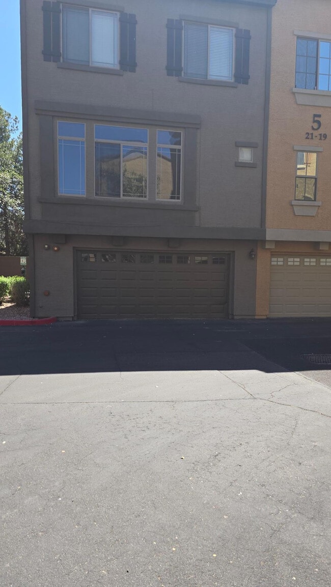 Building Photo - 16825 N 14th St