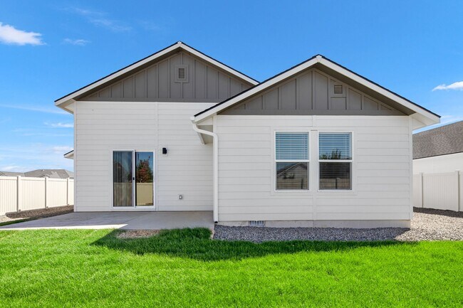 Building Photo - $200.00 Move in Special for September / Oc...