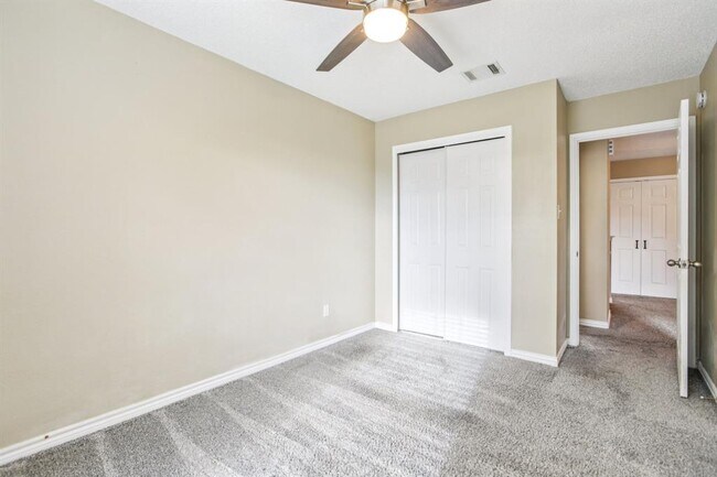 Building Photo - 1605 Lantern Light Dr