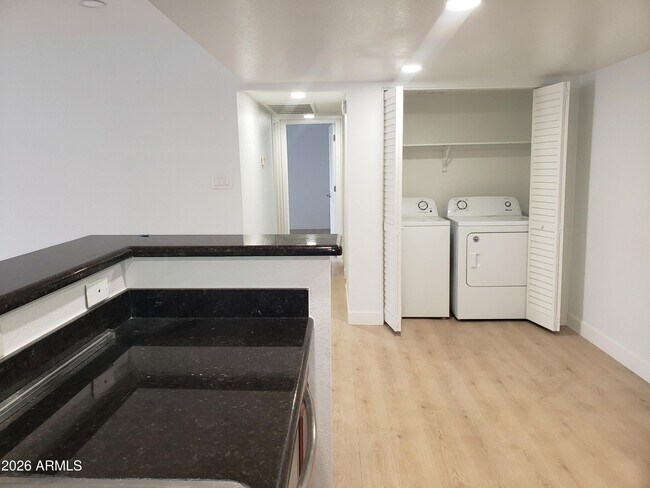 Building Photo - 5757 W Eugie Ave