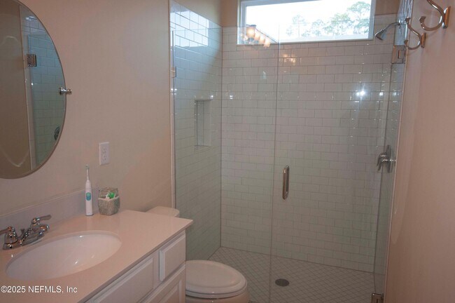 Building Photo - 11745 Lake Bend Cir