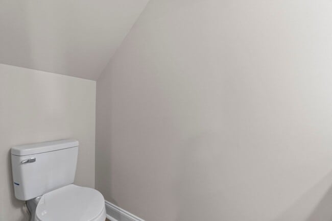 Building Photo - 1006 10th St NE