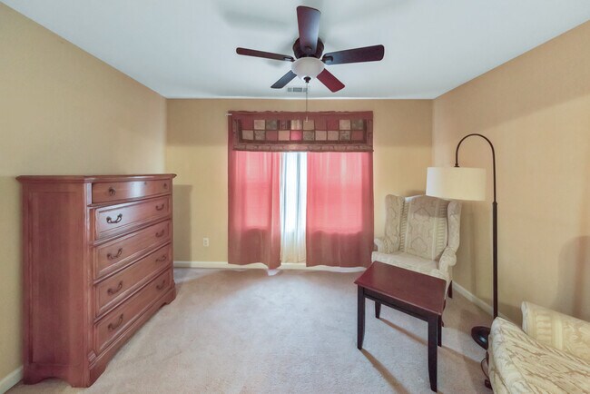 Building Photo - 179 Holbrook Dr