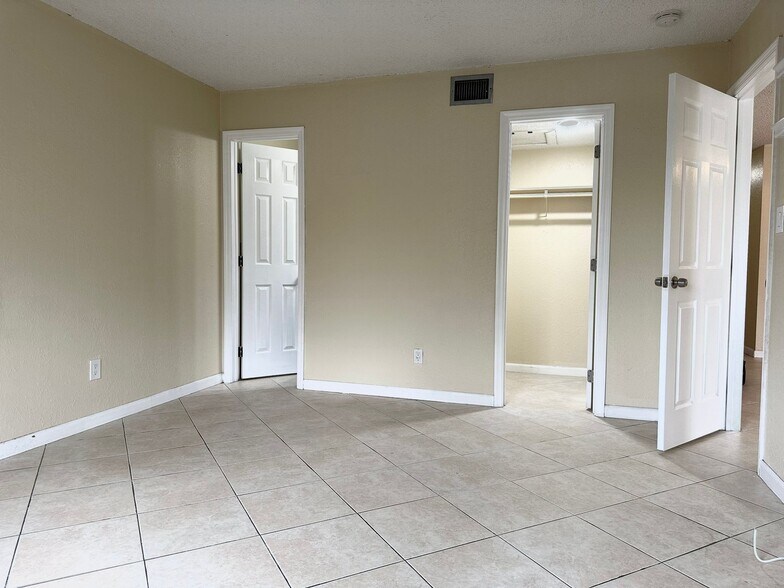 Building Photo - 11688 NW 45th St