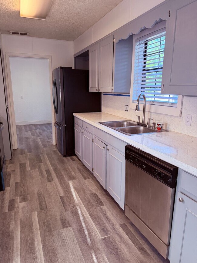 Building Photo - 4345 Cunningham Dr
