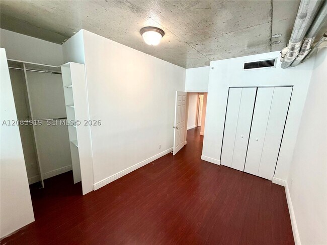 Building Photo - 690 SW 1st Ct