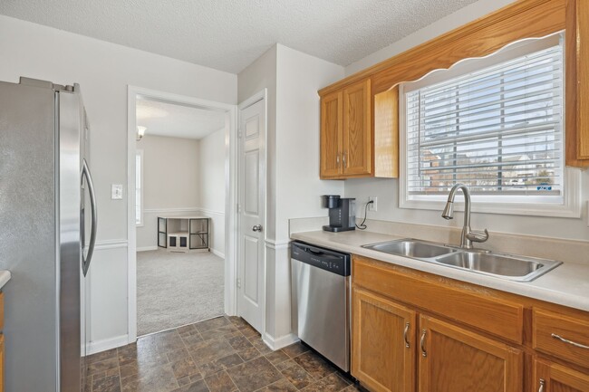 Building Photo - 1307 Bluebonnet Dr