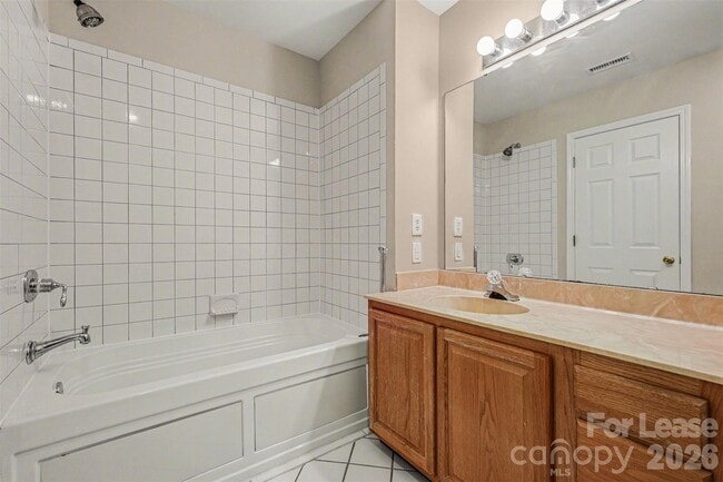 Building Photo - 841 W 4th St