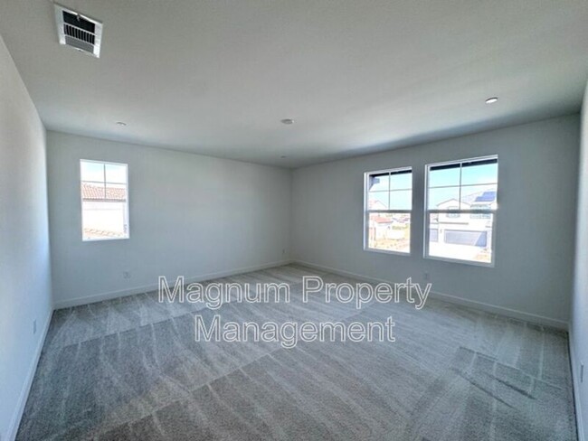 Building Photo - 30769 Valley Heights Dr.