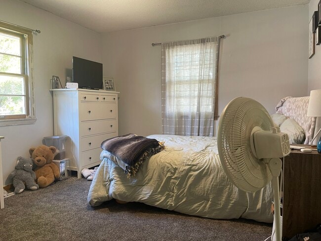 Bed 2 - 1228 Highland Ave