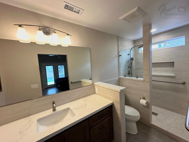 Building Photo - Homes Management - 3 Bed, 2 Bath House for Rent with Water/Trash Included