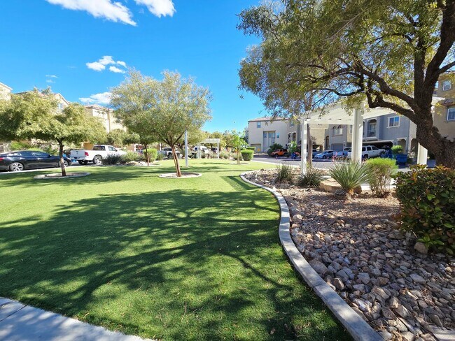 Building Photo - GORGEOUS 4BD/3BA IN SILVERADO RANCH