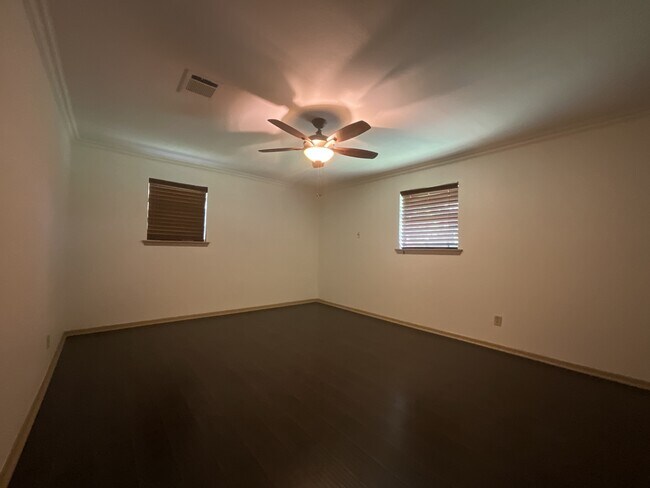 Building Photo - 530 Hilliard Dr
