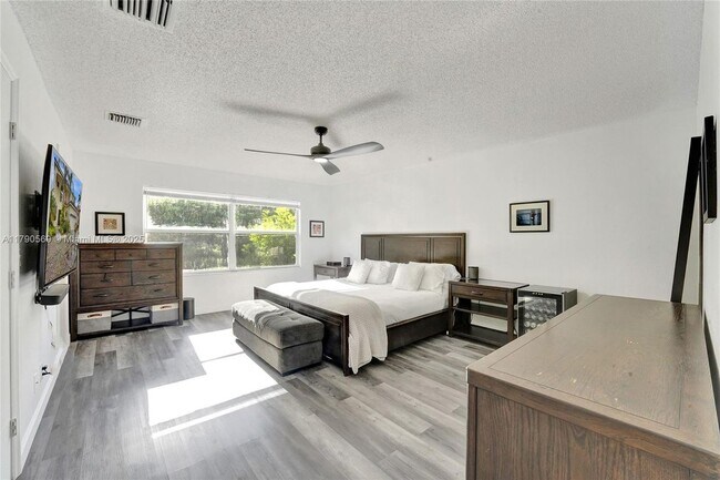 Building Photo - 2508 Cardaman Ave