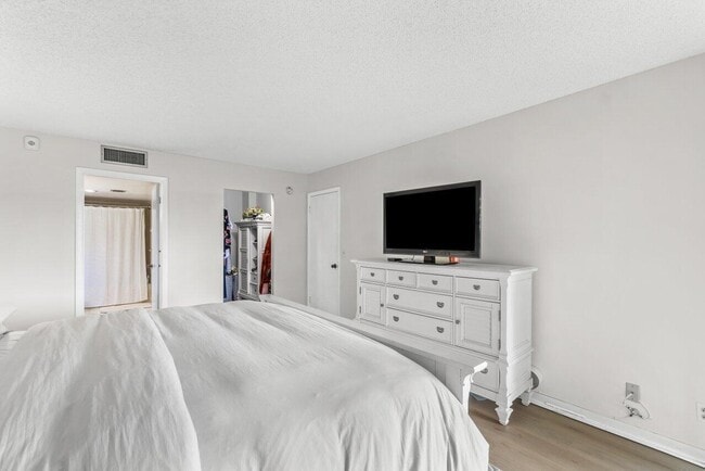 Building Photo - 6000 NW 2nd Ave