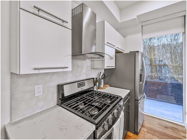 Building Photo - 236 W Thompson St