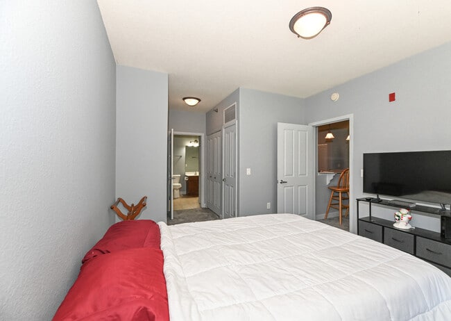 Building Photo - 4130 S Lake Dr
