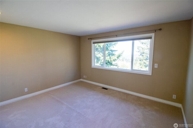 Building Photo - 4Bd/3.5Ba Bellevue Home