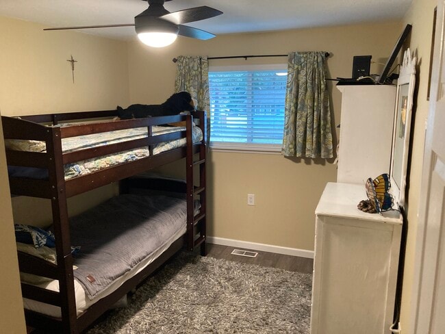 Building Photo - 9619 E 9th Ave