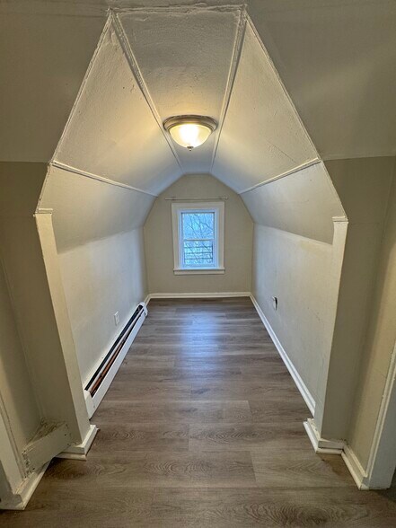 Building Photo - 222 S 10th St