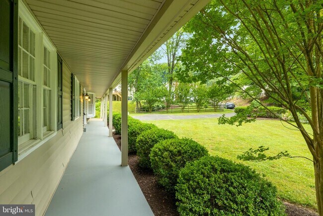 Building Photo - 9622 Cinnamon Creek Dr