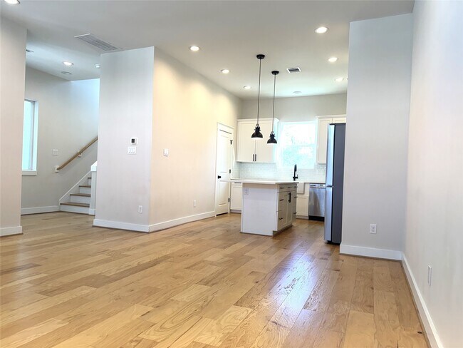 Building Photo - 5338 Donovan Gdns Ln