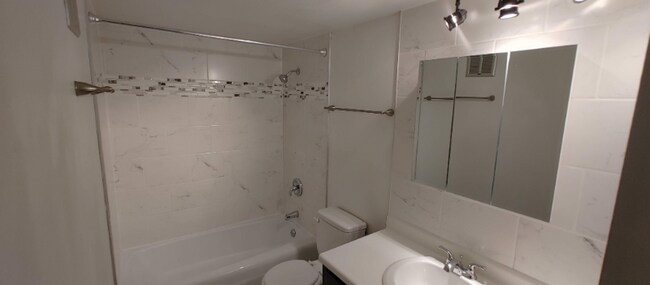 Building Photo - 5101 N Lovers Lane Rd