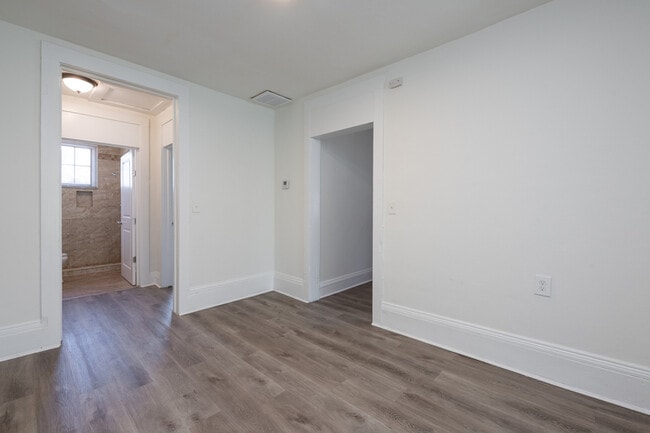 Building Photo - 406 Paines Ave NW