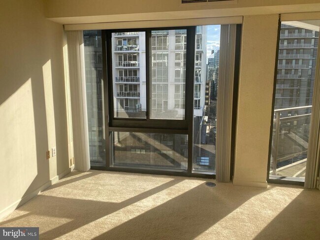 Building Photo - 1530 Key Blvd