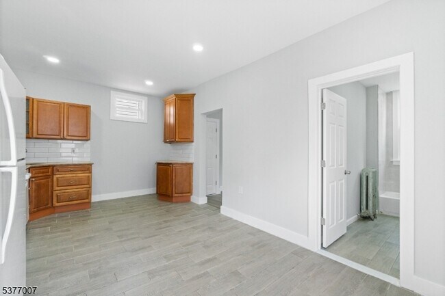 Building Photo - 114 Littleton Ave