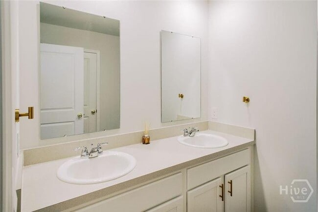 Building Photo - 123 Skylar Rd