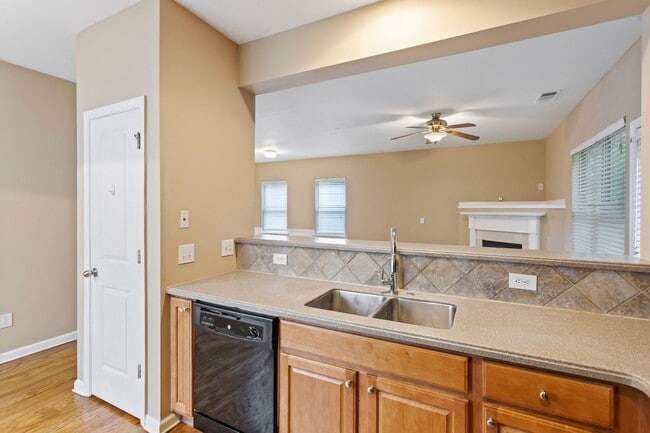 Building Photo - 4BR in sought after Centennial Lakes
