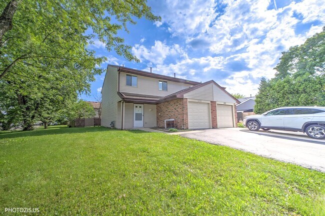 Building Photo - 1405 Merrimac Ln N