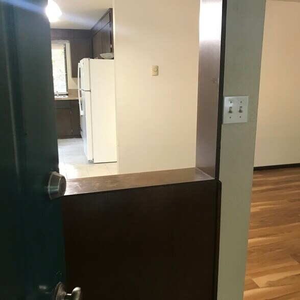 7836 entrance - 7834 Custer Rd W