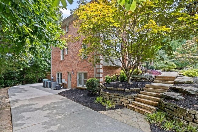 Building Photo - 710 Weybridge Pl