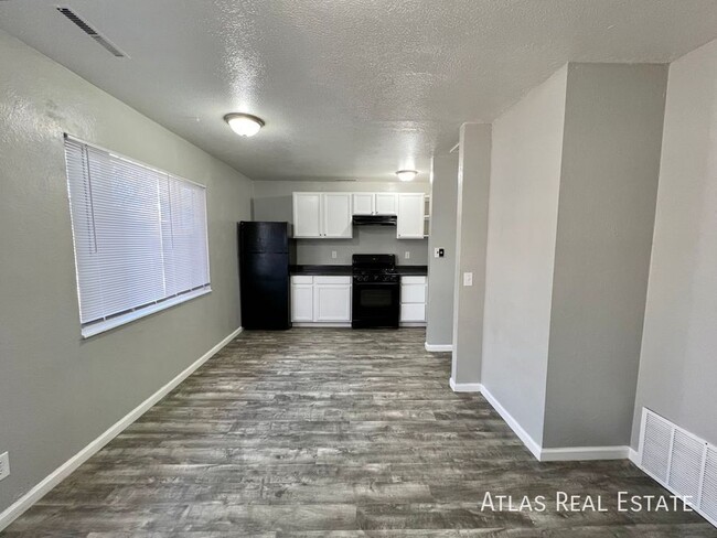 Building Photo - Beautiful and renovated in PRIME location!...