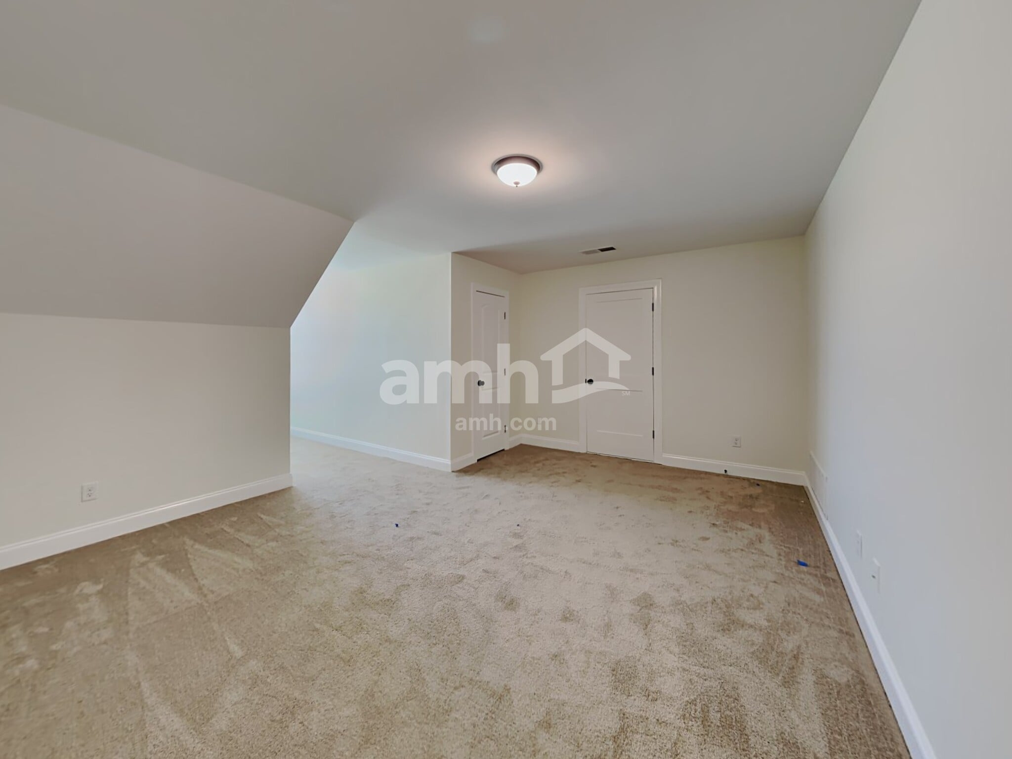 Building Photo - 4130 Vineyard Dr E