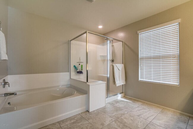 Building Photo - Great Mesa Community Dahlia Pointe 3 bedro...