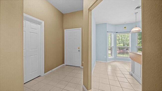 Building Photo - 213 Mesa View
