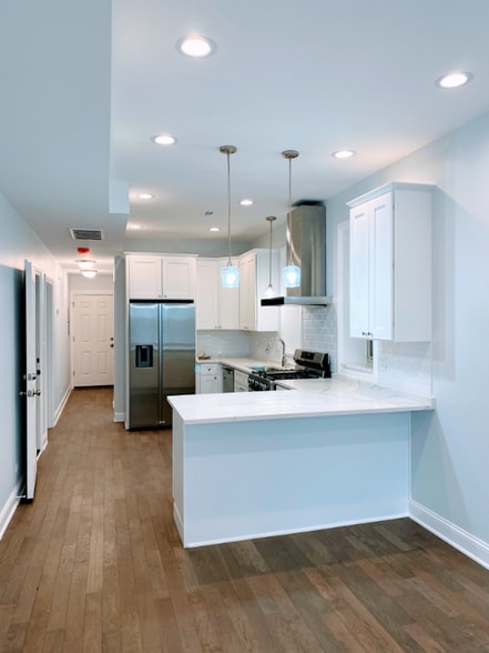 Building Photo - 3949 S California Ave