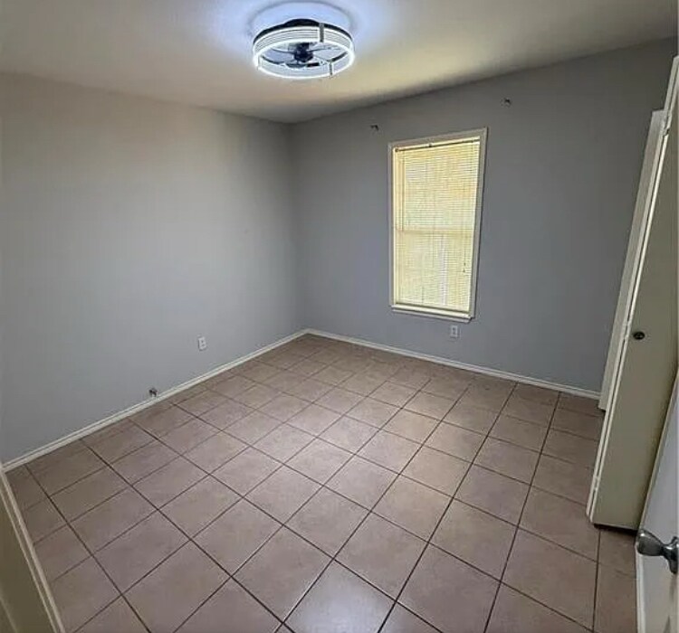 Building Photo - 137 Mynah Ave