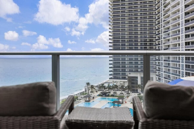 Building Photo - 4011 S Ocean Dr