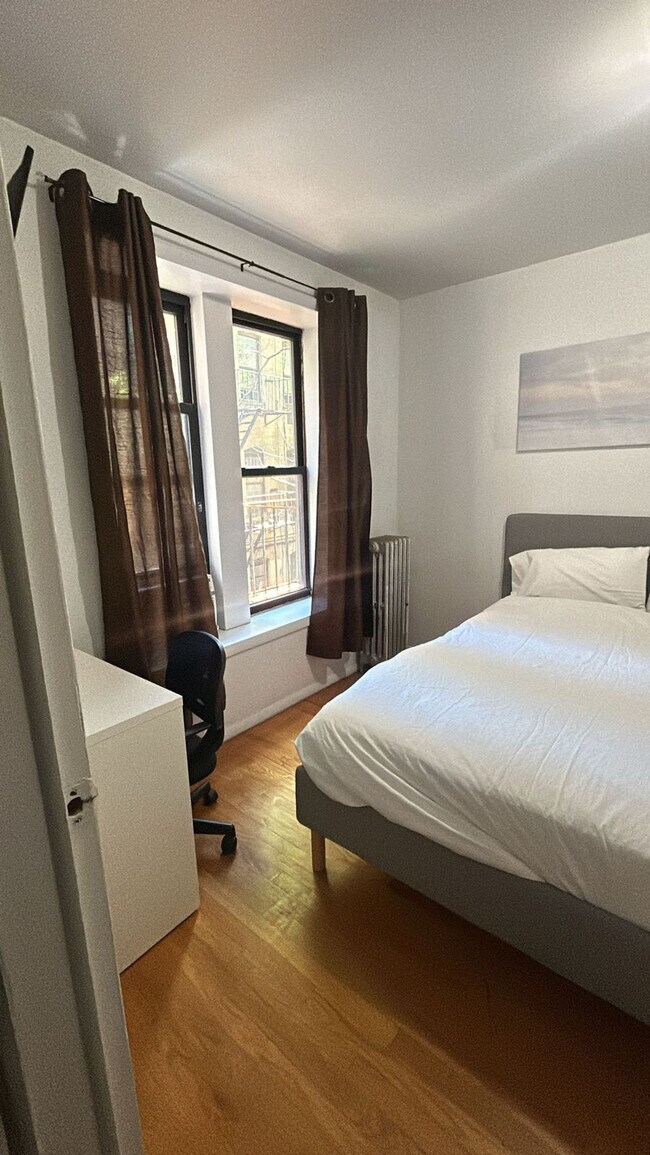 Building Photo - 312 E 93rd St