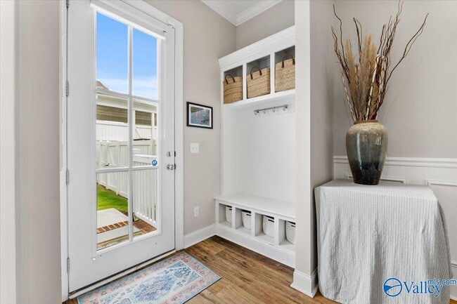 Building Photo - 38 Pine St