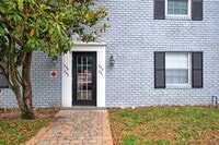 Building Photo - 2/2, 1st floor, fully renovated, Winter Park unit for rent!