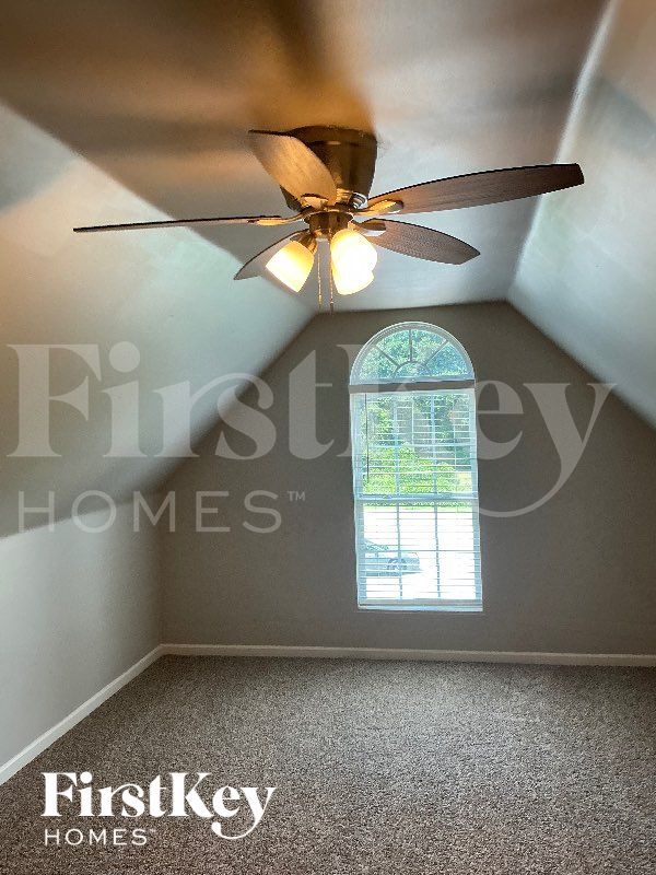 Building Photo - 3349 Meadovista Dr