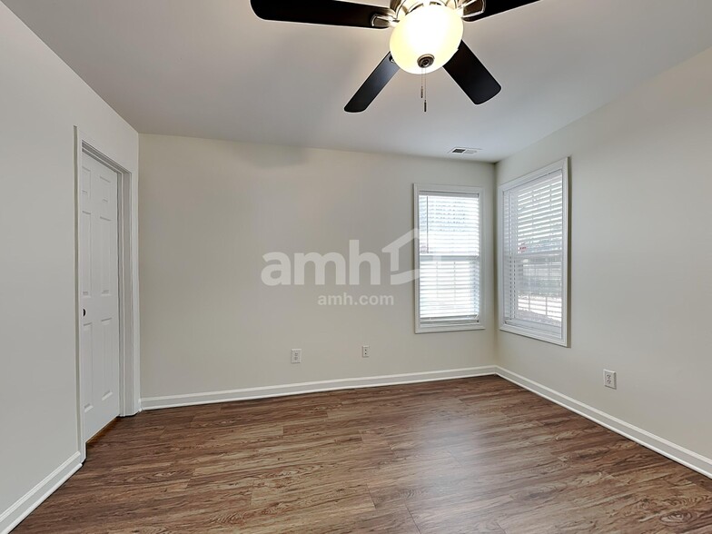 Building Photo - 3700 Cashew Dr