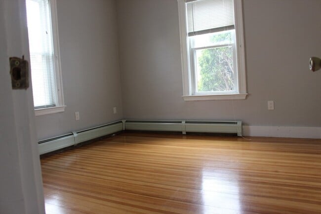 Building Photo - 139 Langdon Ave