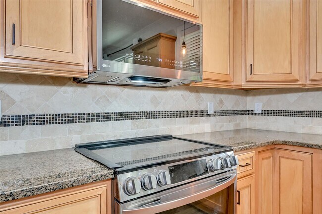 Building Photo - Home For Rent: 765 Mural Lake Ct Grovetown, GA 30813